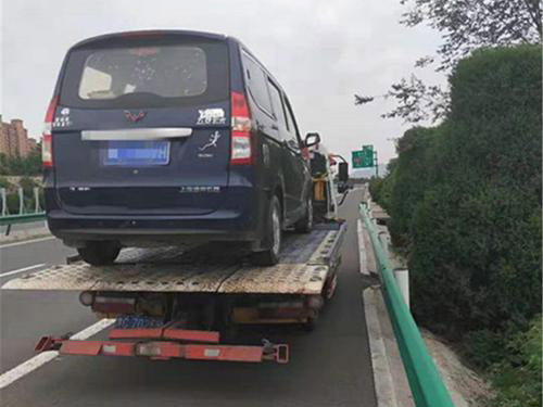 武威汽车雪地困境救援：专业救援，让爱车安全回家